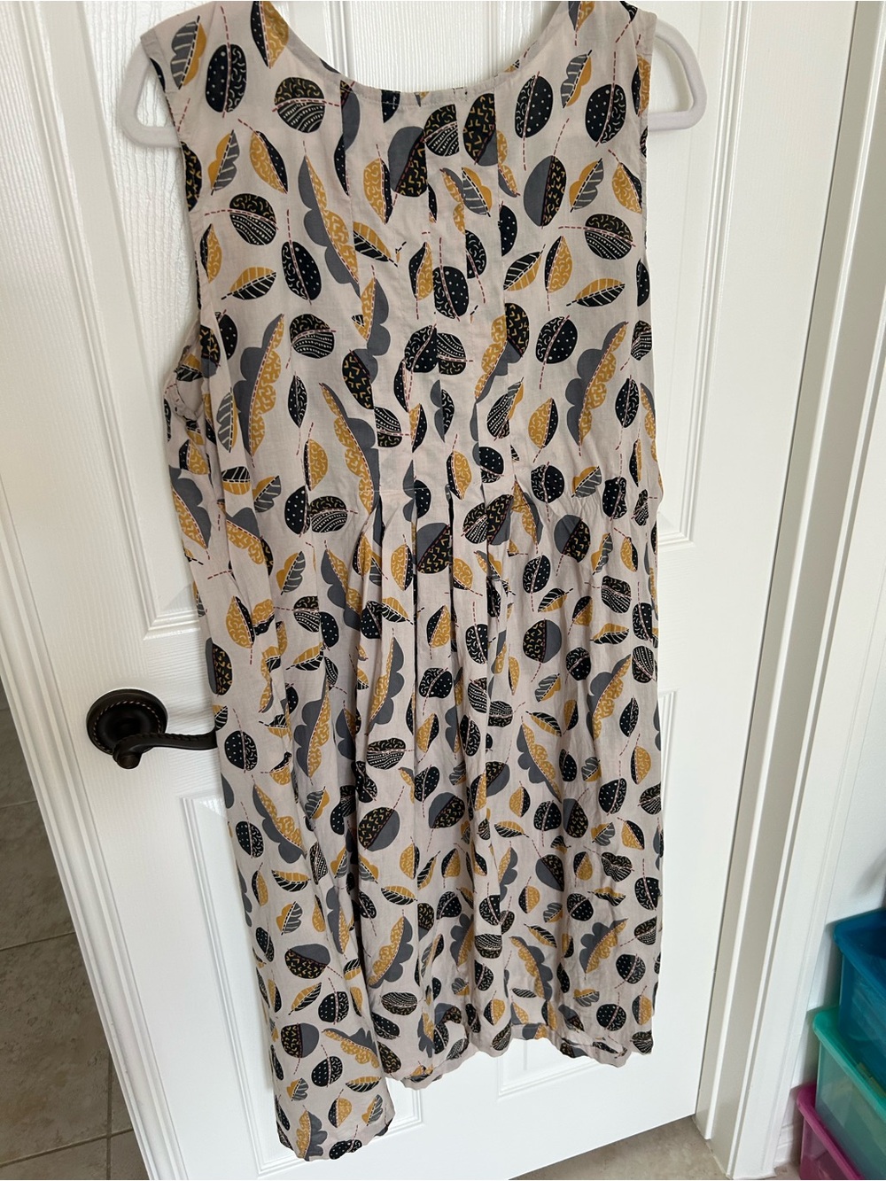 Gudrun Sjoden, XL size,Sleeveless Leaf-Print Dress in White, Black & Gold